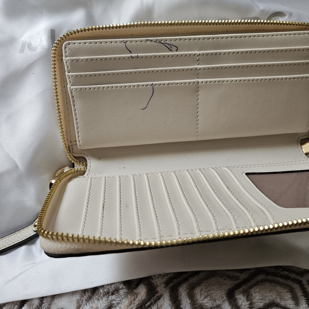 Wallet - Picture 2 of 3